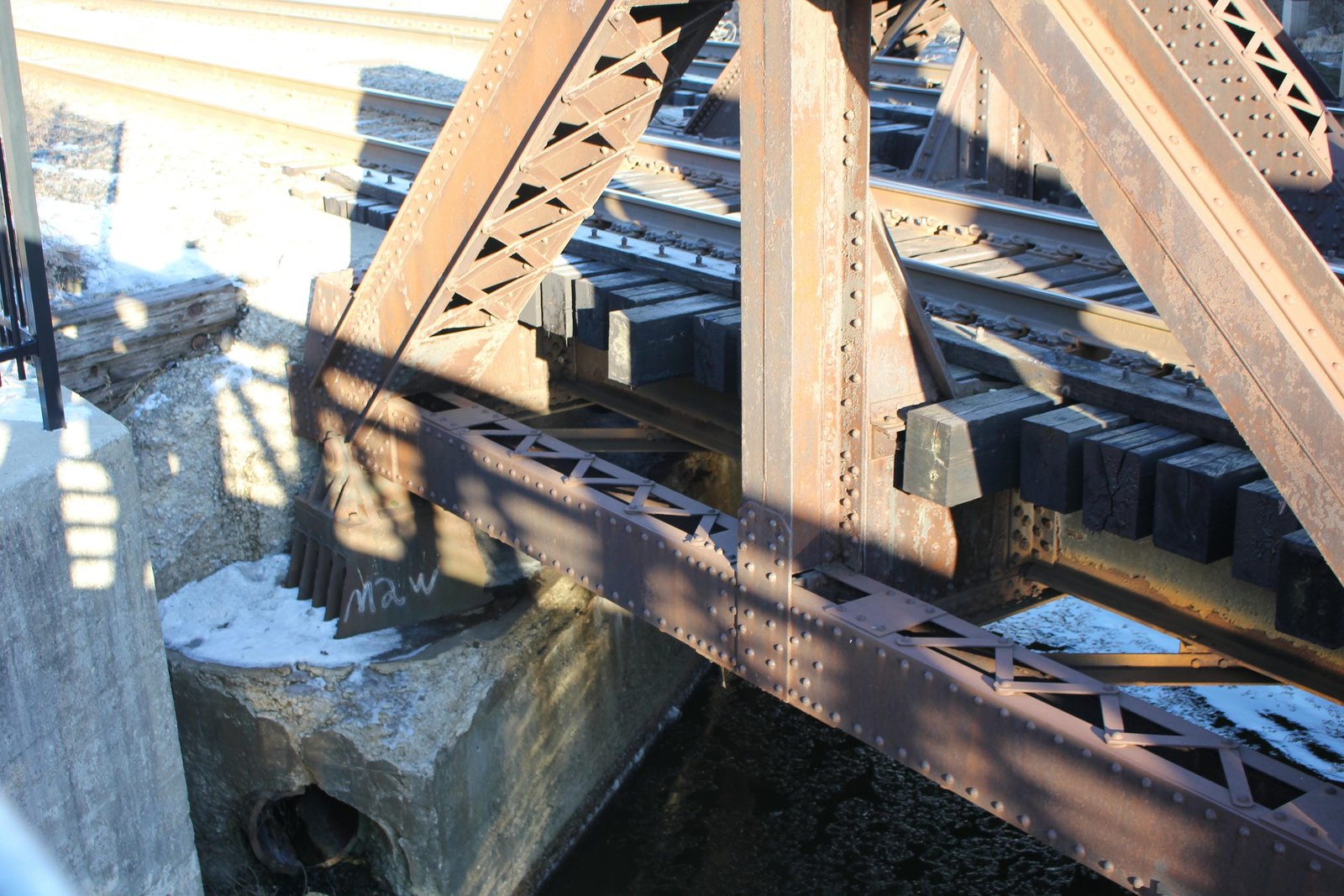 West abutment, south truss